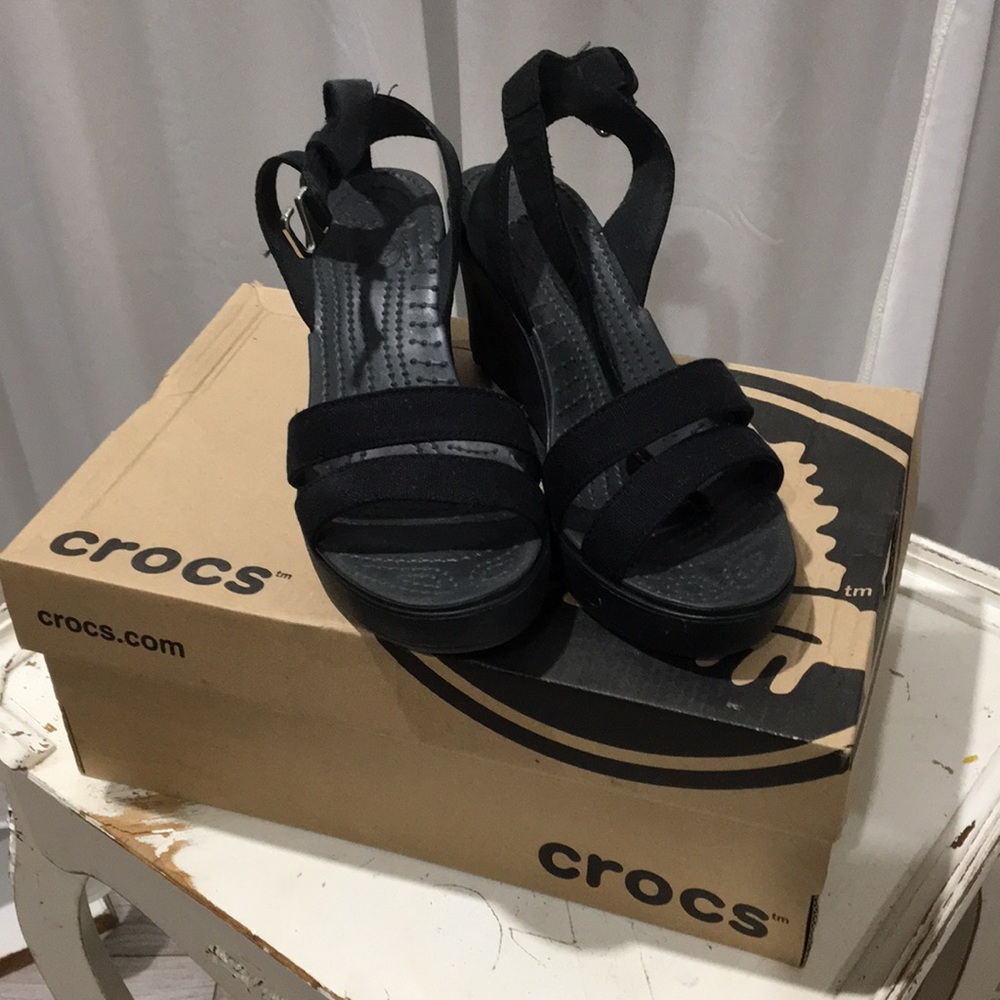 NWT. Croc Wedges